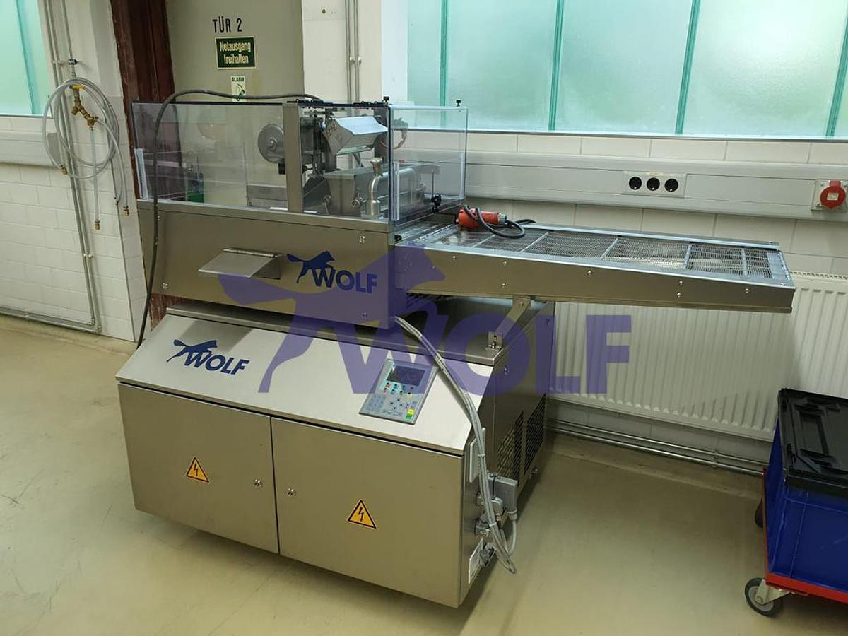 Usado neuwertige Überziehmaschine WOLF - Type TC-420 mit Temperiermaschine UF-200.