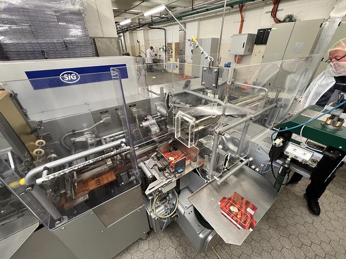 Gebraucht Tafelpackmaschine SIG Type DSN mit Heißleimgerät, Baujahr 2001