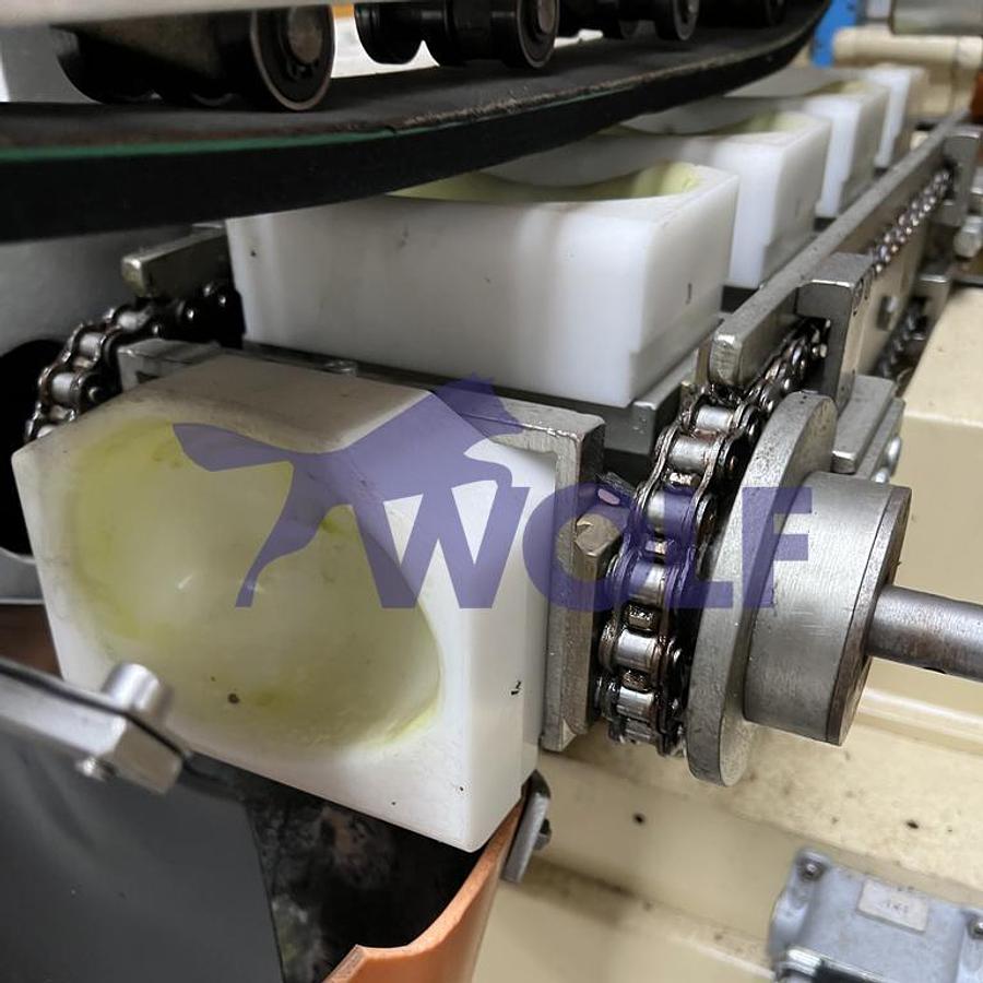 Gebraucht Stannioliermaschine RASCH - Type RG-STR, für Schokoladeneier eingerichtet.