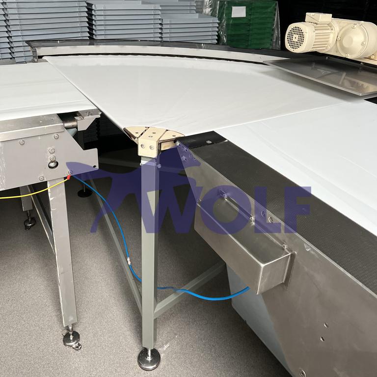 Used curved table "BLUM" - Type 805/90-R with 805 mm working width.
