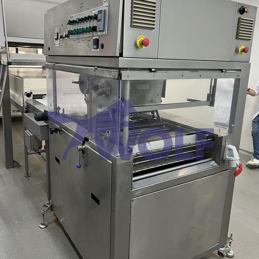 Gebraucht Überziehmaschine NIELSEN - mit ca. 620 mm Arbeitsbreite, ohne Temperierung.