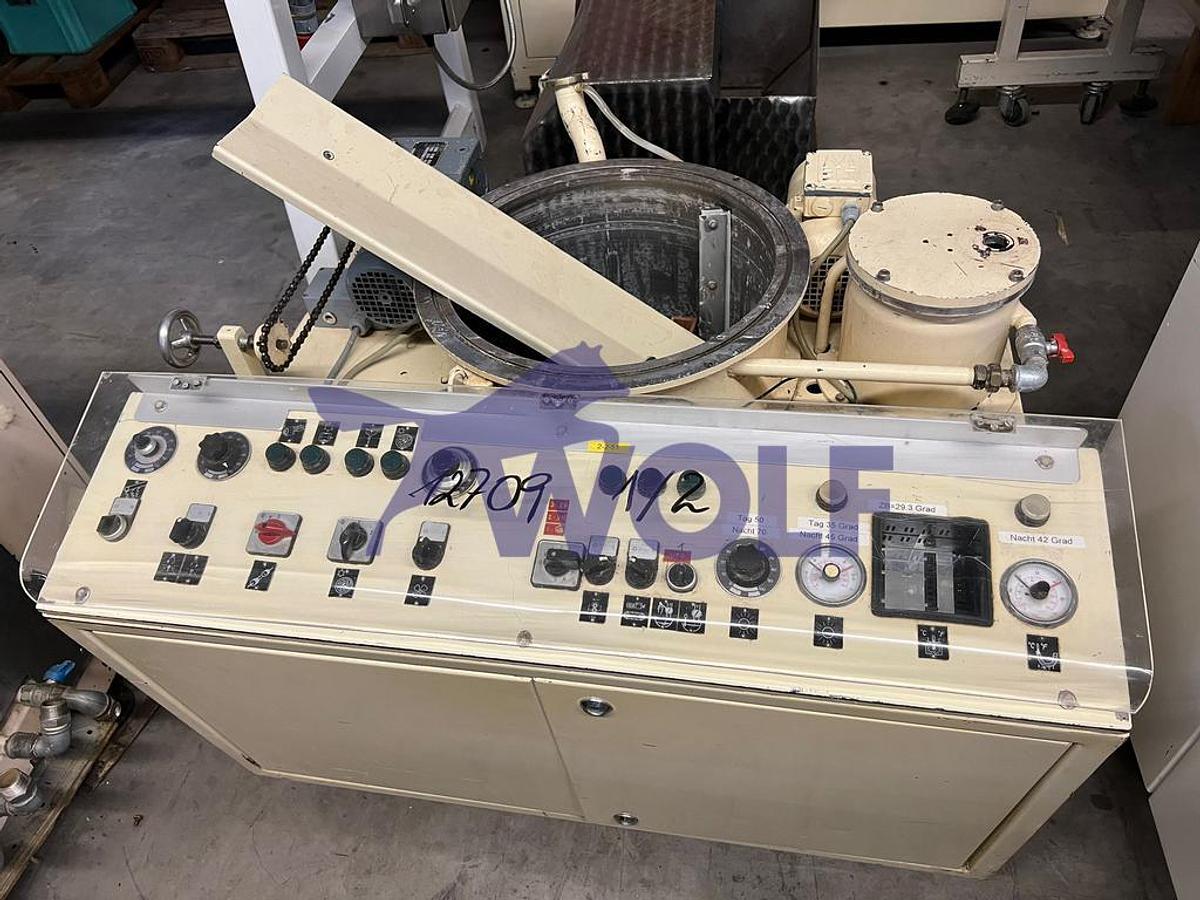 Usado Überziehmaschine SOLLICH - Type UT-420 Baujahr. 1984.