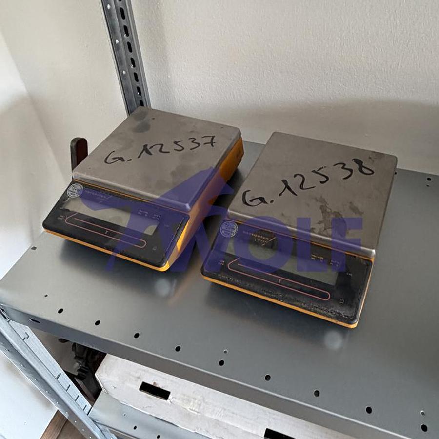 Used SARTORIUS digital scales - with a weighing range from 5 to 4,100 gr.