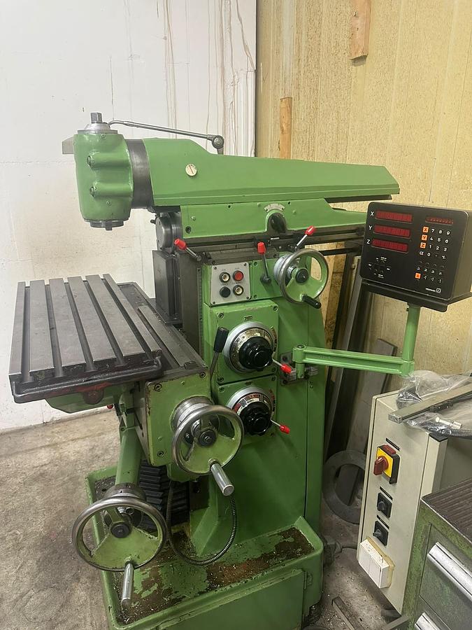 Gebraucht Beijing Instrument Machine Tool Works UNIFRÄS - 800 mit Universal-Schwenktisch