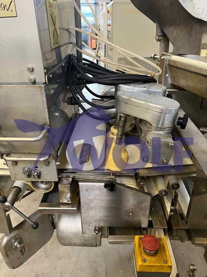 Gebraucht Form- Füll- und Portioniermaschine RHEON - Type FN-208 mit , YOM 1990.