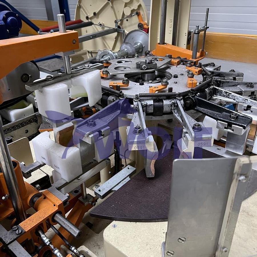 Gebraucht Stannioliermaschine RASCH - Type RG-STR, für Schokoladeneier eingerichtet.