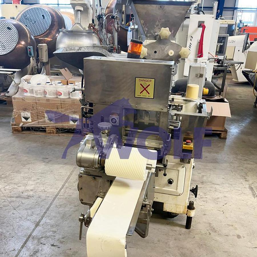 Gebraucht Form- Füll- und Portioniermaschine RHEON - Type FN-208 mit , YOM 1990.