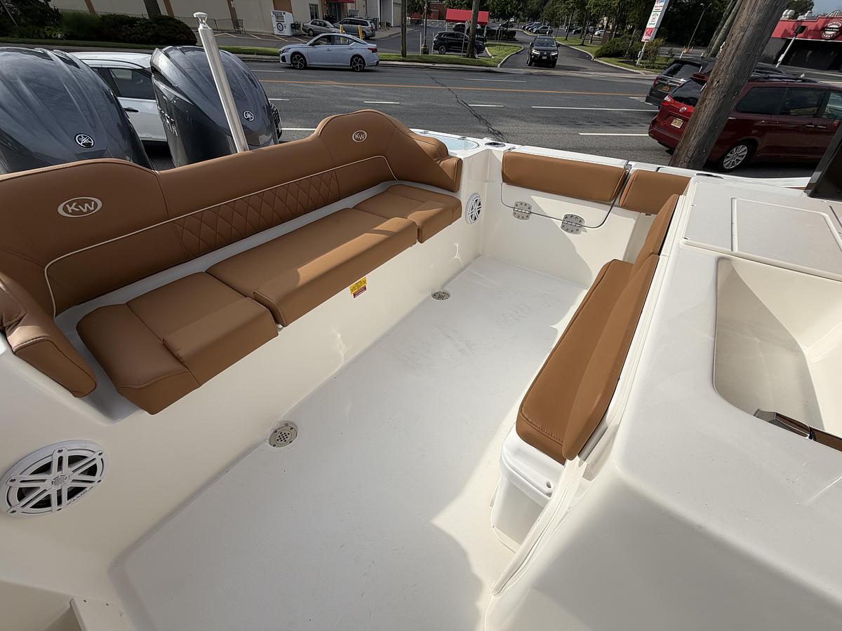 Used 2027 KEY WEST 263FS pilot house console