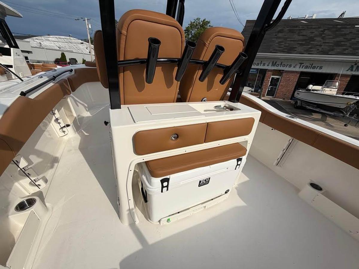 Used 2027 KEY WEST 263FS pilot house console
