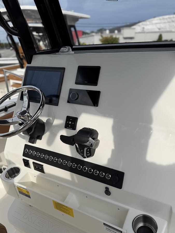 Used 2027 KEY WEST 263FS pilot house console
