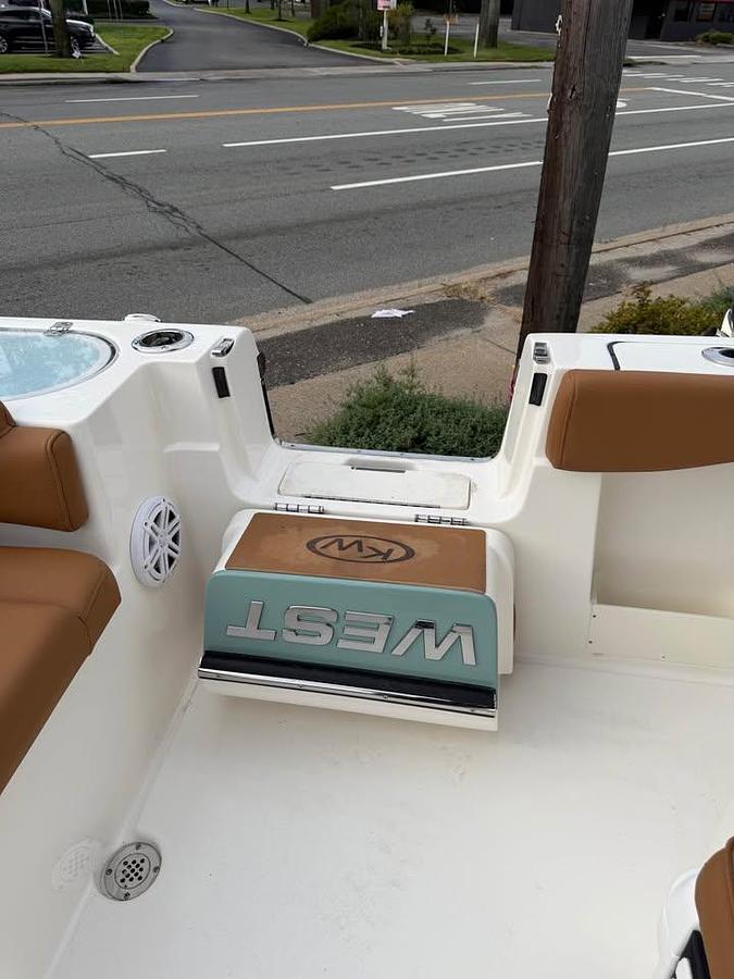 Used 2027 KEY WEST 263FS pilot house console