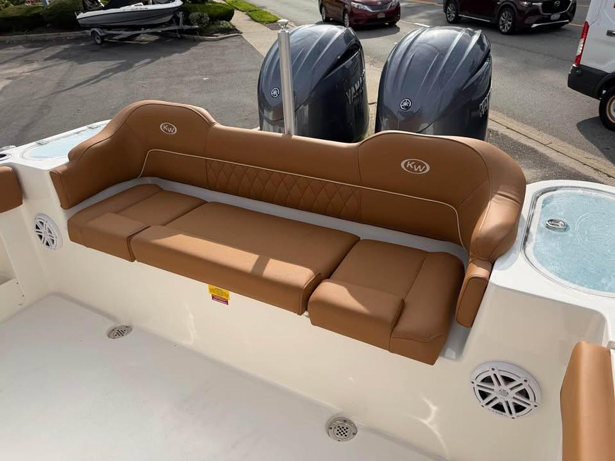 Used 2027 KEY WEST 263FS pilot house console