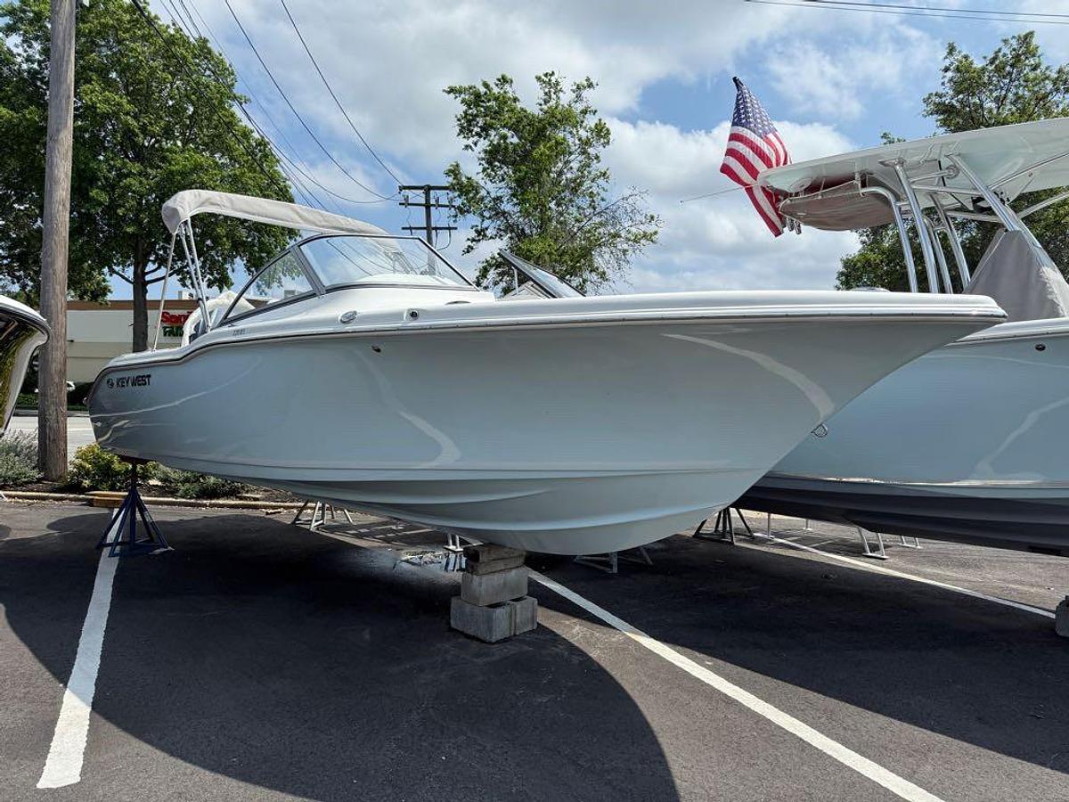 2025 Key West Dual Console 239DFS