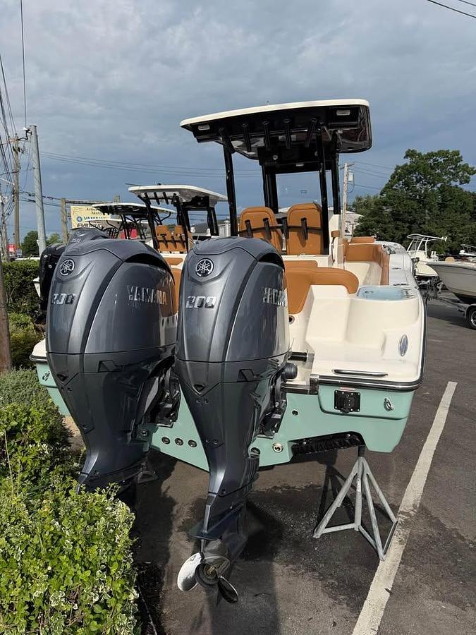 Used 2027 KEY WEST 263FS pilot house console