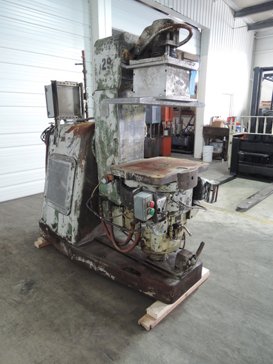 Used BRITISH MOLDING MACHINE TYPE BT1 MANUAL MOLDING MACHINE