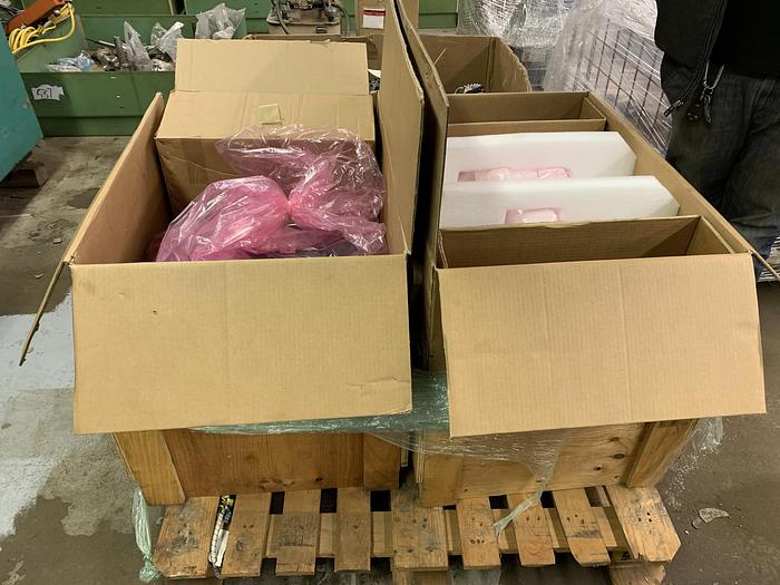 2010 STAUBLI TX40 6 AXIS CNC ROBOT WITH CS8C CONTROLLER NEVER USED