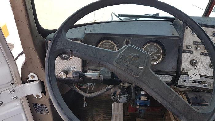 Used 1980 MACK DM600 Twin Steer Heavy Duty Oilfield Pump / Kill Truck