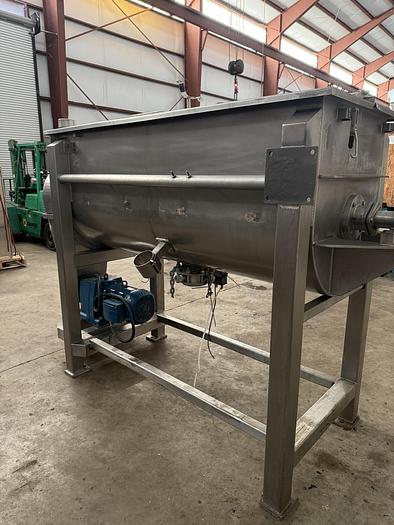 Used LOWE RIBBON BLENDER