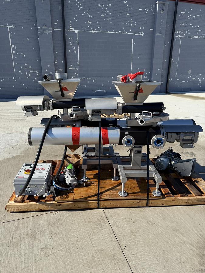 Used ASSTED SCREW FEEDERS
