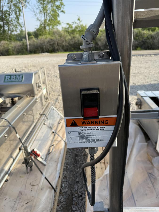 Used STAINLESS STEEL CLEATED Z- FLOW ELEVATOR