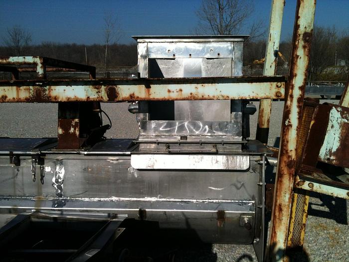 Used Cut & Fold Mixing Conveyor