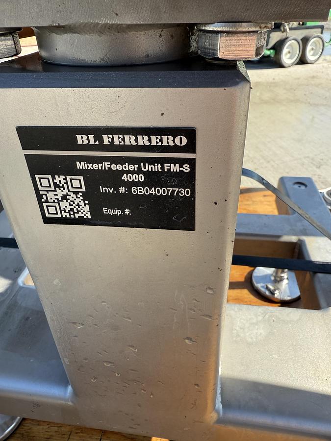 Used ASSTED SCREW FEEDERS