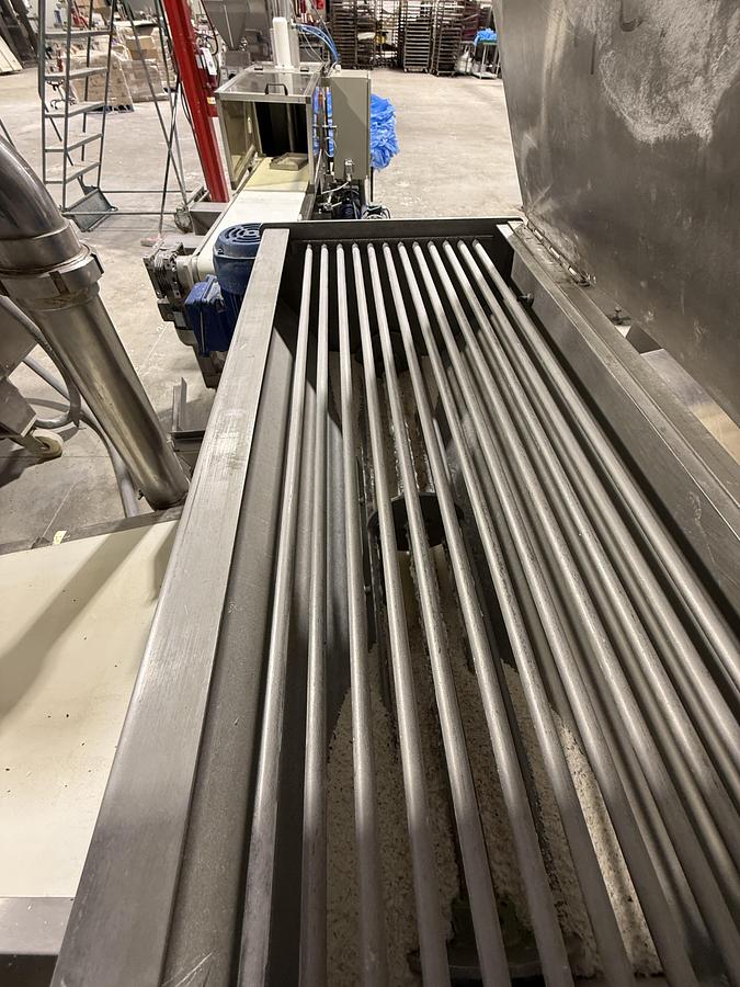 Used TRIVI  DOUGH LAMINATING WITH MARGARINE / BUTTER APPLICATION