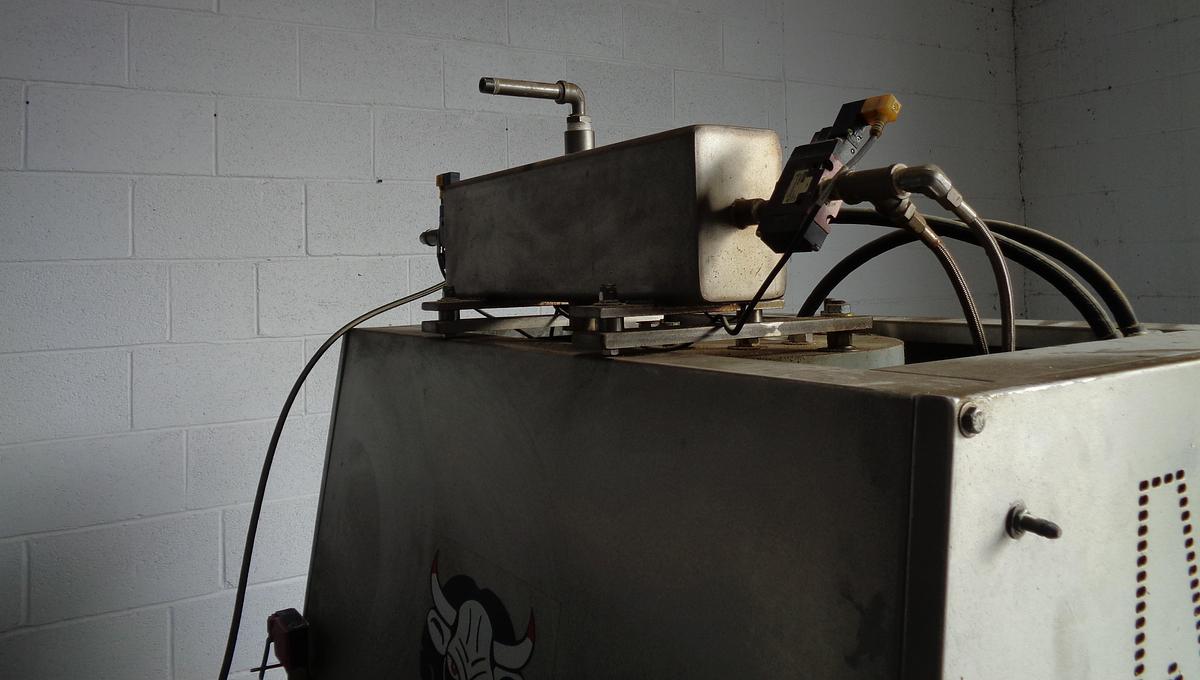 Used AM Mfg 24″ Hot Press, Model: Apache 24