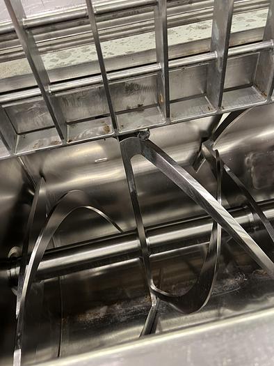 Used LOWE RIBBON BLENDER