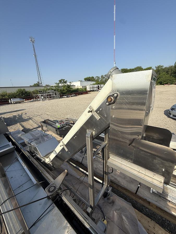 Used STAINLESS STEEL CLEATED Z- FLOW ELEVATOR