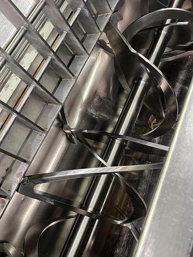 Used LOWE RIBBON BLENDER