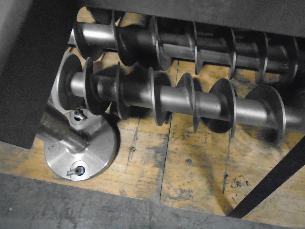 Used ASSTED SCREW FEEDERS