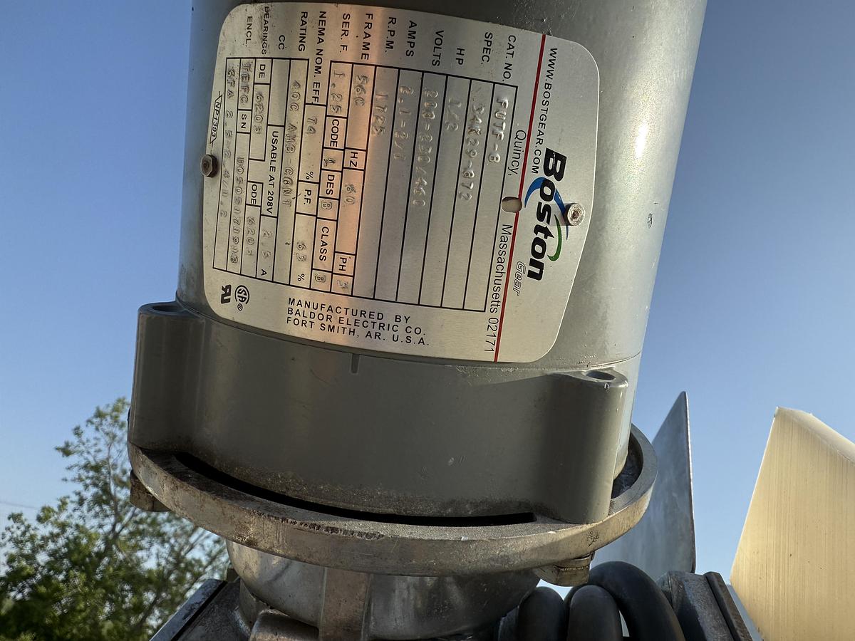 Used STAINLESS STEEL CLEATED Z- FLOW ELEVATOR