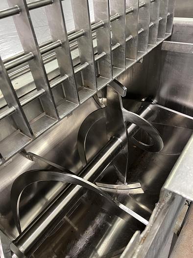 Used LOWE RIBBON BLENDER