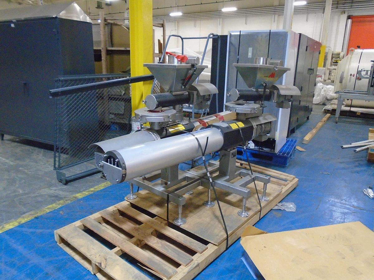 Used ASSTED SCREW FEEDERS