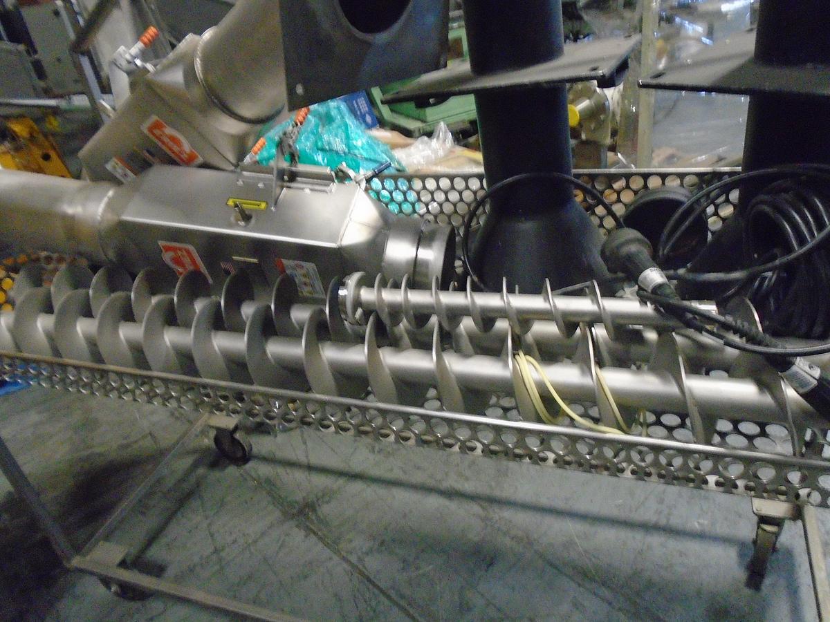 Used ASSTED SCREW FEEDERS