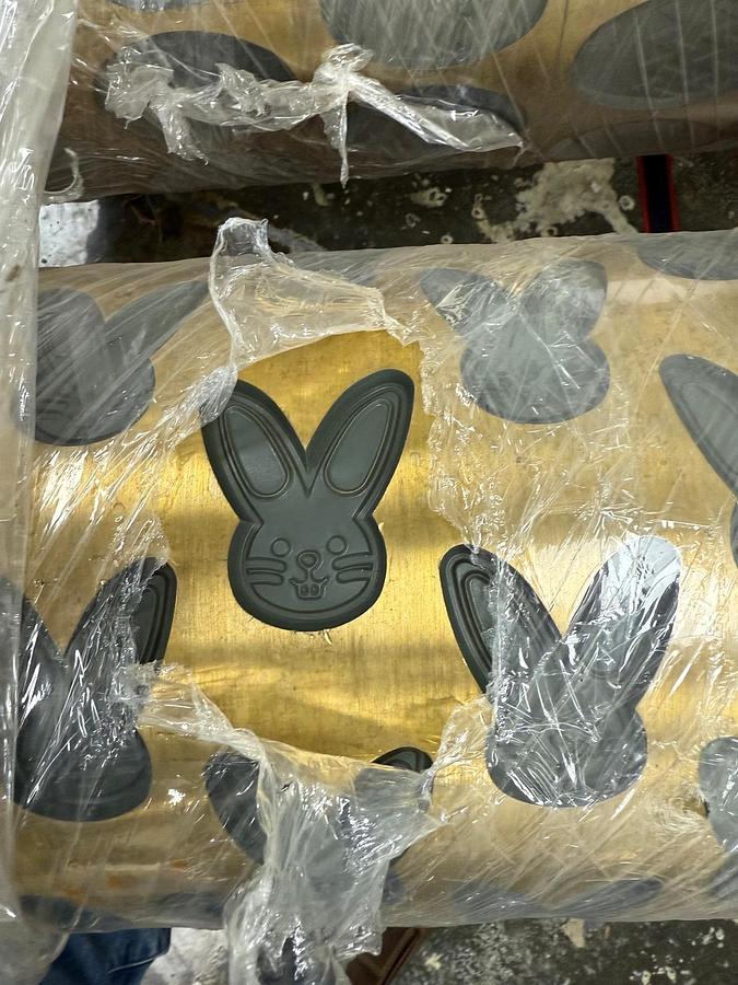 Used APV BAKER PERKINS 1.2 MTR 390 ROTARY MOULDER