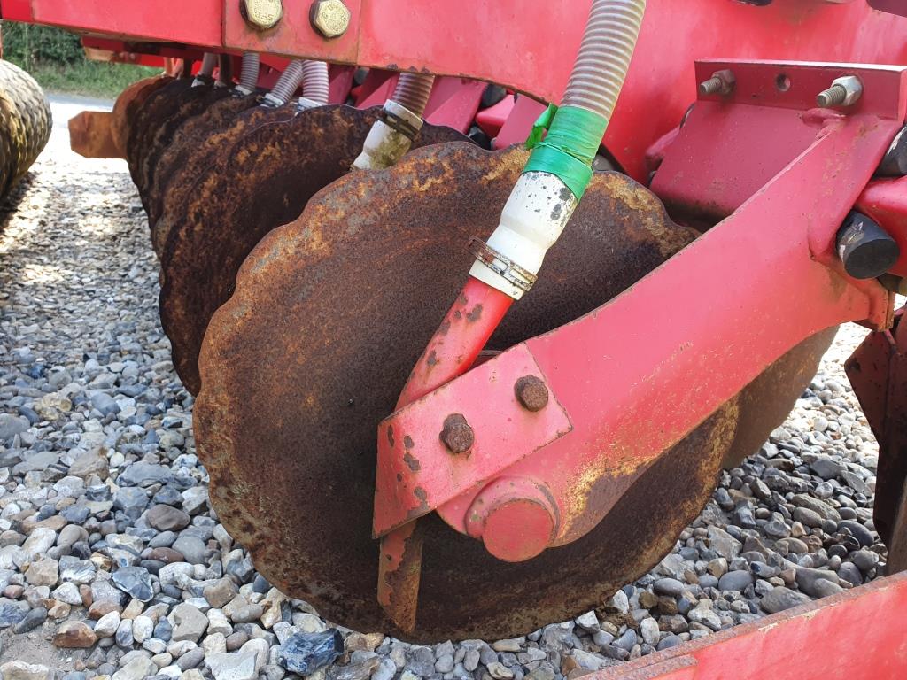 Used He-Va Fanterra 4m Disc Drill