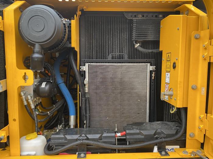 Usato 2018 JCB JS130 LC