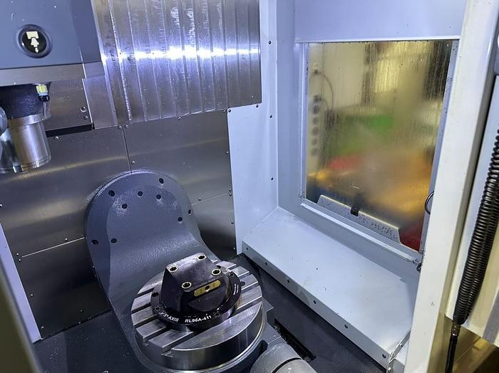 Used 2020 HAAS UMC-500SS 5-Axis 15,000 RPM HSK Spindle CNC Vertical Machining Center