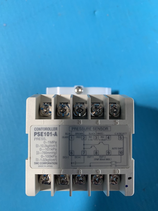 Used SMC Pressure Switch PSE107-A