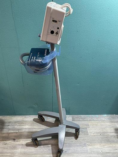 Used Mindray Datascope Trio Patientenmonitor auf Trolley mit Manschette, EKG Kabel und SpO2 Fingersensor