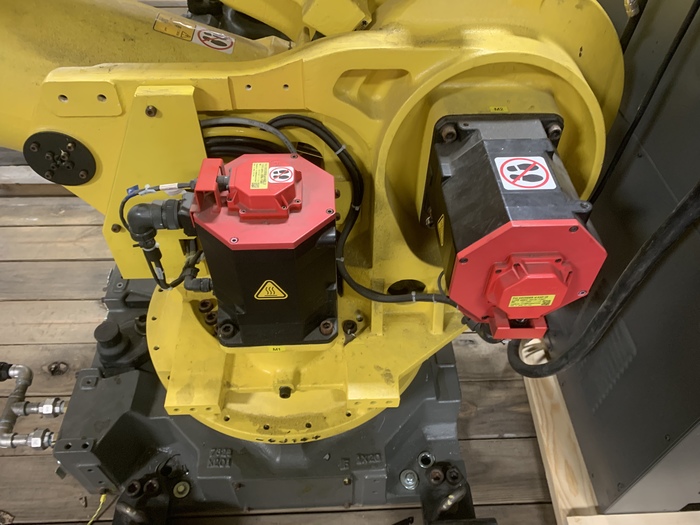 Used FANUC R2000iB/125L 6 AXIS CNC ROBOT WITH R30iA CONTROLLER