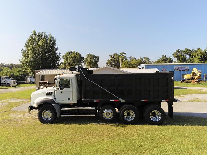 Used 2010 MACK GU 813