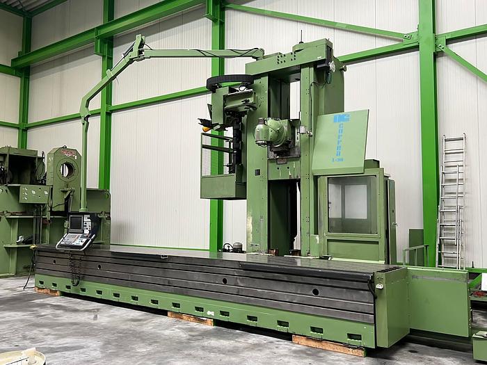 Utilisé Fraiseuse CN à montant mobile CORREA Type L30/58