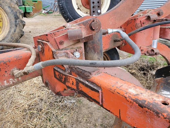 Used International 140 Plow w/ Hyd Reset - 5 Bottom