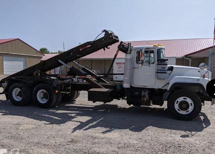 Used 2002 MACK RD 688S ROLL-OFF TRUCK