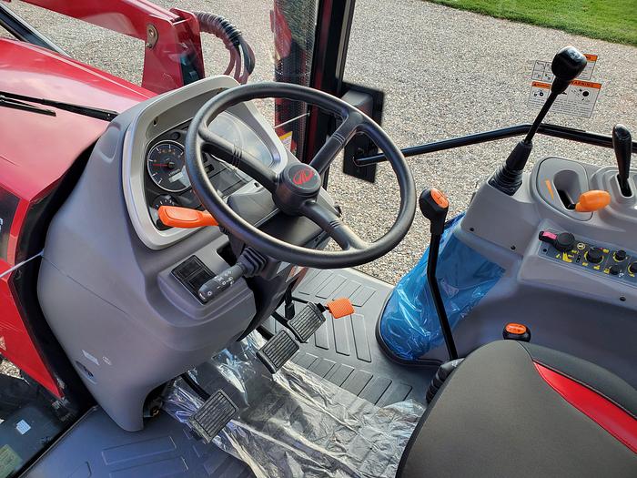 125 hp Mahindra 9125S Tractor w/ Loader ** 4 hrs - Never Used **