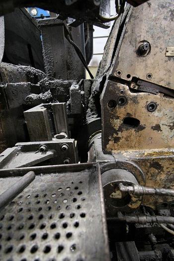 Used CINCINNATI MILACRON 220-8 DE CENTERLESS GRINDER