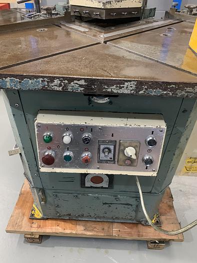 Used AMADA CS 220  3.2 mm Hydraulic corner notcher